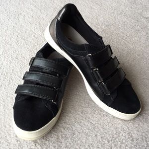 AK Sport Akzack Sneakers -Size 9 1/2 M